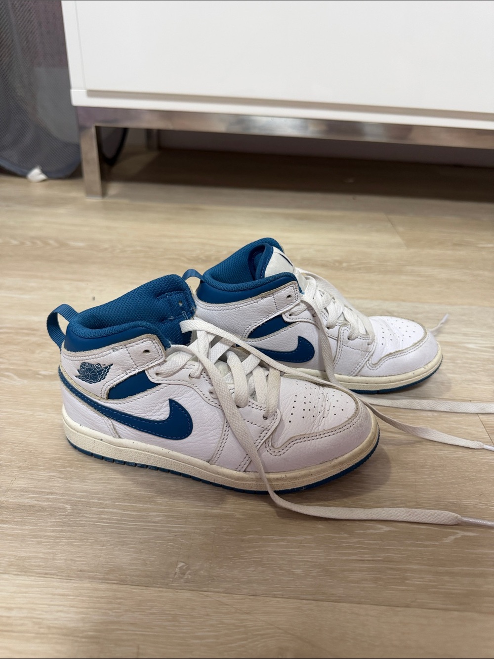 Jordan 1 Boys Mid SE Sneakers
